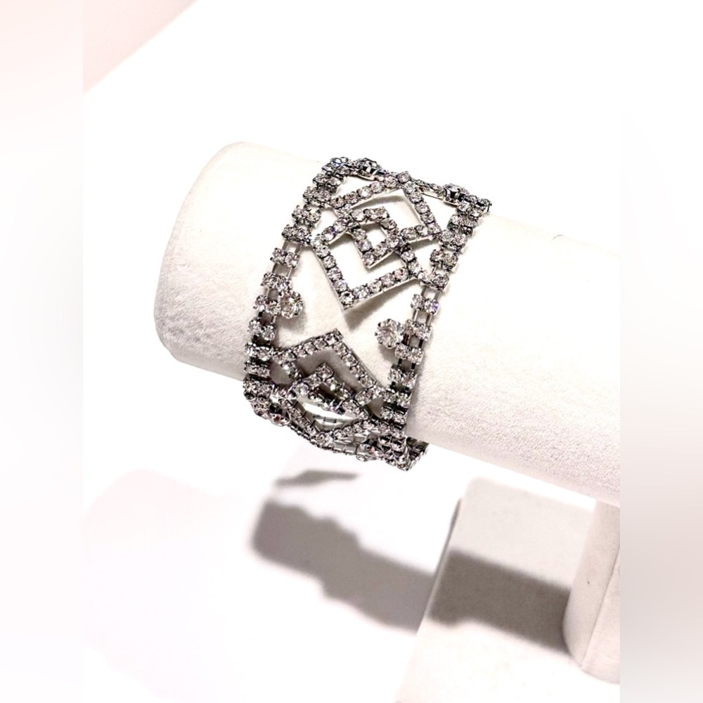 🌟 LAST ONE! 🌟 | CACHE Fancy Silver Wide CZ Delicate Party Bracelet | NWT $78 - Picture 7 of 16